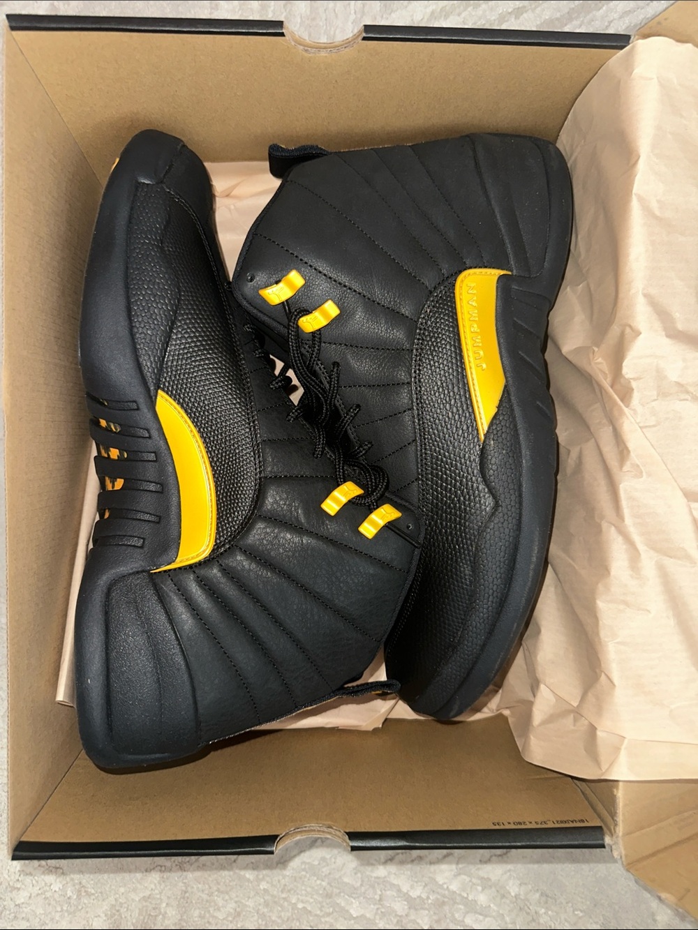 Nike Air Jordan 12 Retro Men's 14 Black and Yellow Taxi